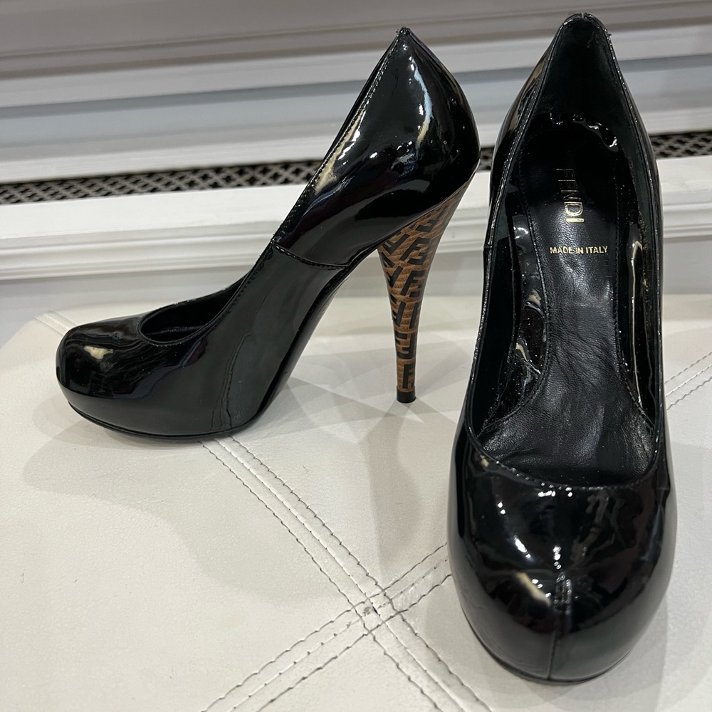 Amazing Fendi heels- like new!